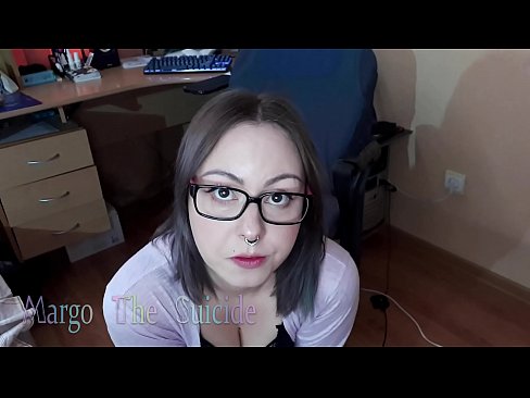❤️ 眼鏡をかけたセクシーな少女がカメラに向かってディルドを深くしゃぶる ❤ at ja.flvporn.ru ❌️
